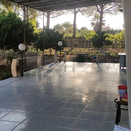 Among The Trees And By The Sea בית נופש